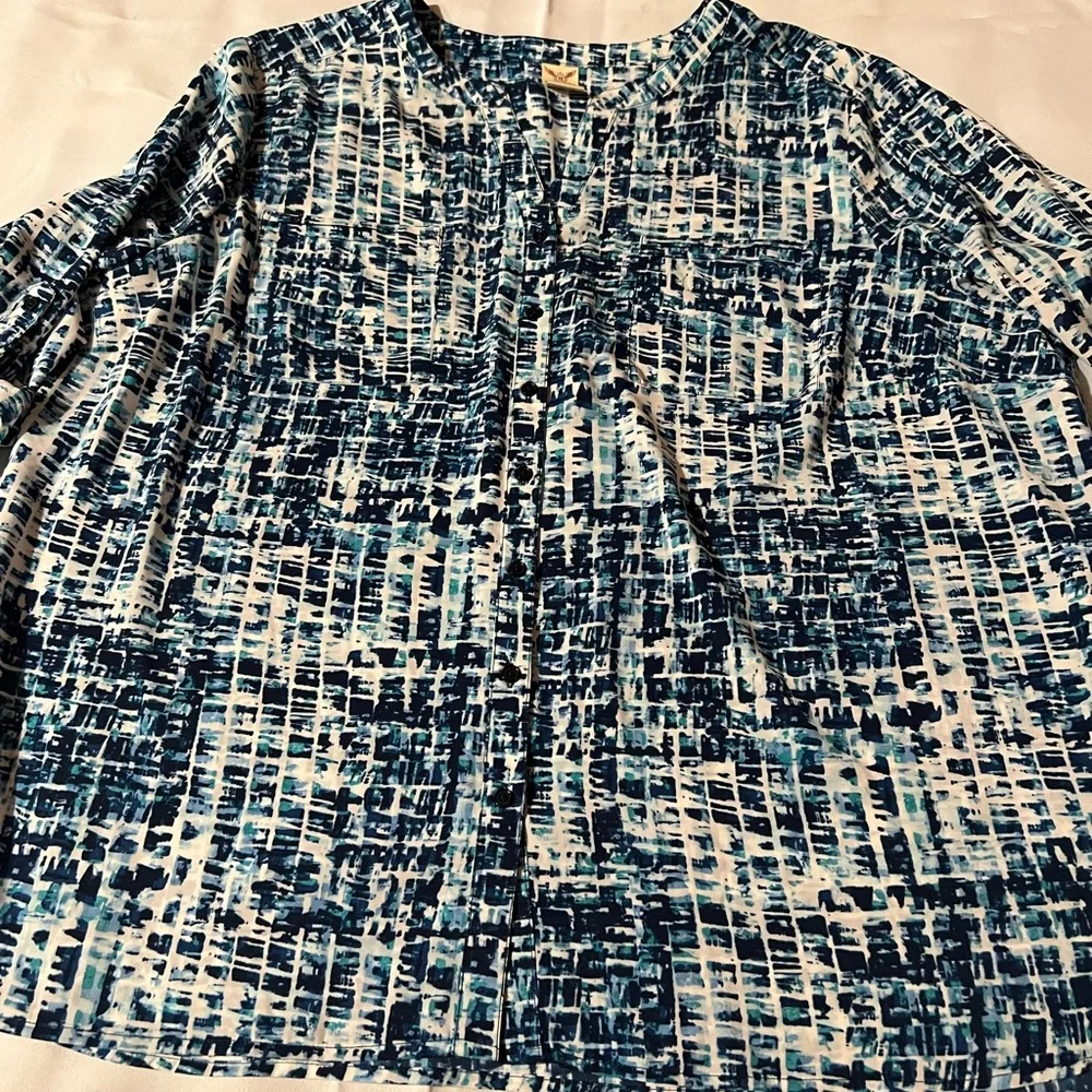 Blue & white button down 3/4 sleeve tunic multi blue 3X - Picture 2 of 6